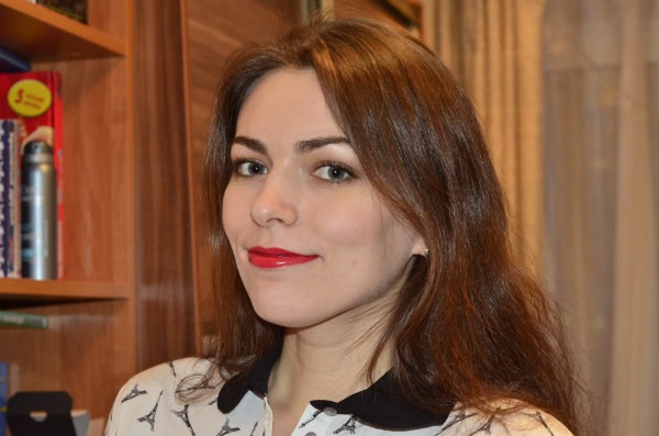 Увлажняющая помада с кремовой текстурой Chanel Rouge Coco Hydrating Creme Lip Colour, №53 Amant