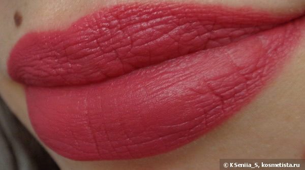 Блестящая матовая помада Pupa New Chic matt Luminous Matt Lipstick в оттенках #200 и #302