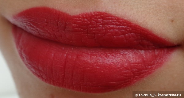 Блестящая матовая помада Pupa New Chic matt Luminous Matt Lipstick в оттенках #200 и #302
