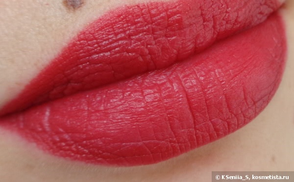 Блестящая матовая помада Pupa New Chic matt Luminous Matt Lipstick в оттенках #200 и #302