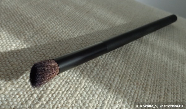 Кисти. Nars Mie Kabuki Brush & Nars #43 Wide Contour Brush