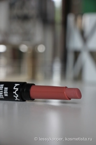 NYX High Voltage Lipstick в оттенке Flutter Kiss Hvls05
