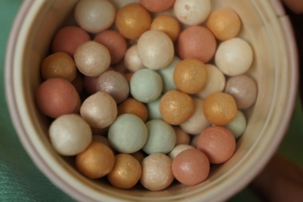 Сравним ? Guerlain Meteorites Aquarella Light Revealing Pearls of Powder и Guerlain Meteorites Perles D'etoile