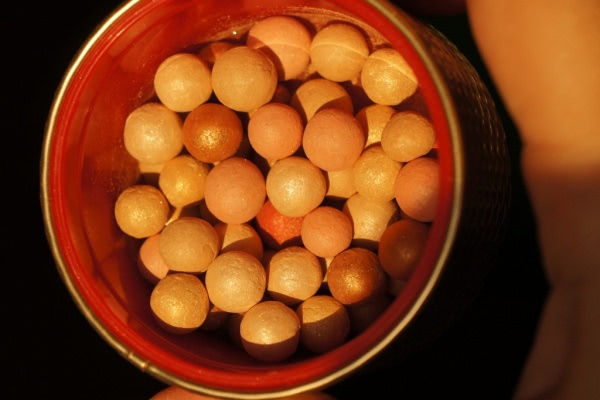 Сравним ? Guerlain Meteorites Aquarella Light Revealing Pearls of Powder и Guerlain Meteorites Perles D'etoile