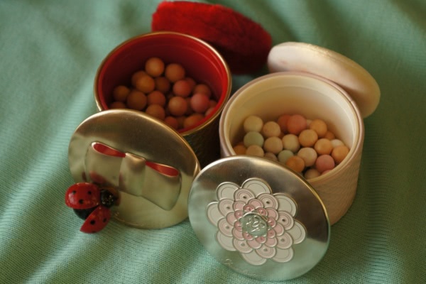 Сравним ? Guerlain Meteorites Aquarella Light Revealing Pearls of Powder и Guerlain Meteorites Perles D'etoile