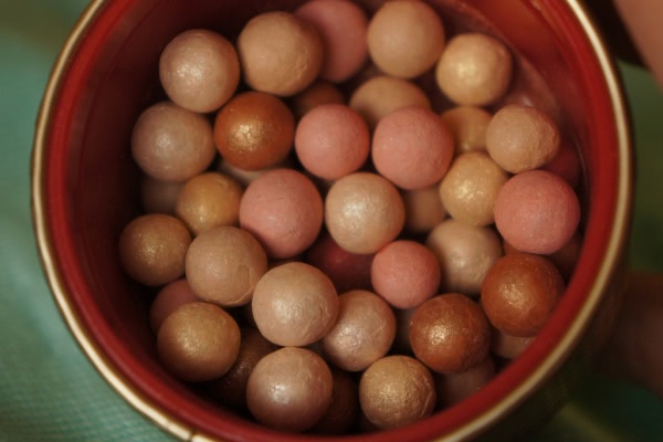 Сравним ? Guerlain Meteorites Aquarella Light Revealing Pearls of Powder и Guerlain Meteorites Perles D'etoile