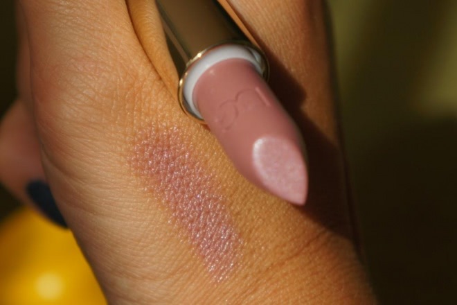 Dolce & Gabbana Fall 2015. Помада Classic Cream Lipstick в оттенке Antique Rose