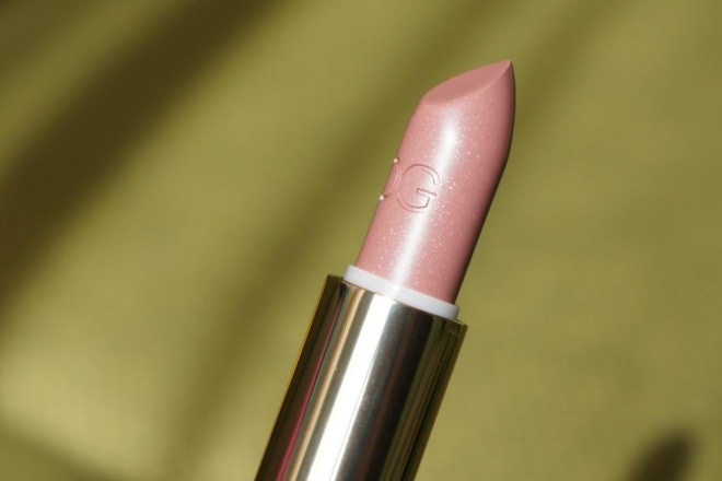 Dolce & Gabbana Fall 2015. Помада Classic Cream Lipstick в оттенке Antique Rose