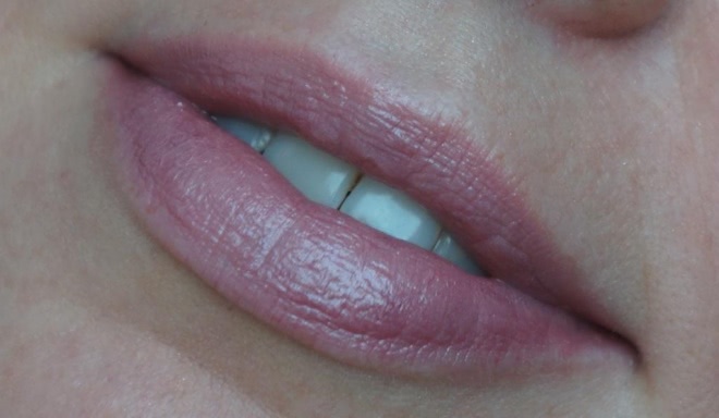 Dolce & Gabbana Fall 2015. Помада Classic Cream Lipstick в оттенке Antique Rose