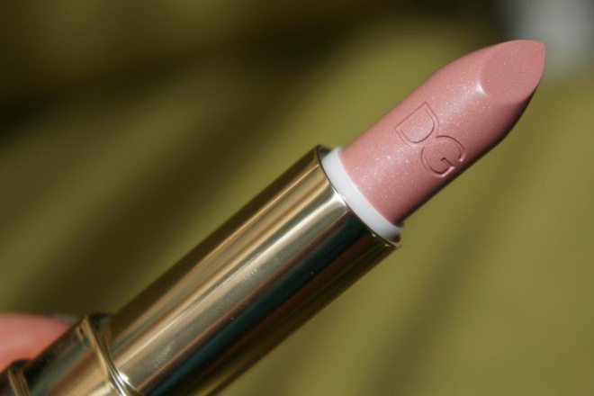Dolce & Gabbana Fall 2015. Помада Classic Cream Lipstick в оттенке Antique Rose
