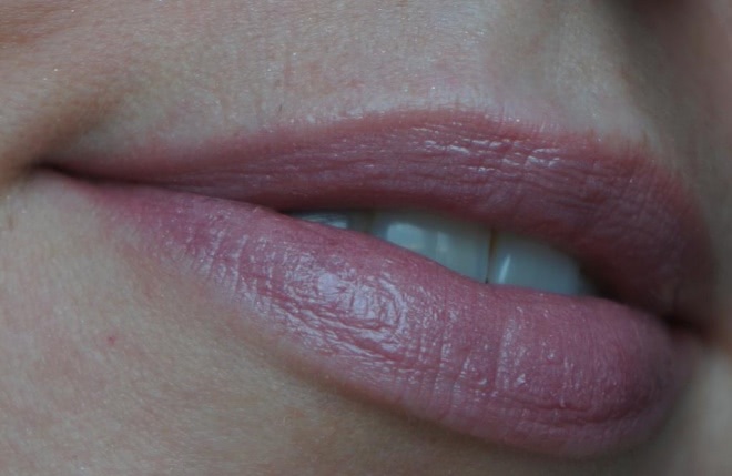 Dolce & Gabbana Fall 2015. Помада Classic Cream Lipstick в оттенке Antique Rose