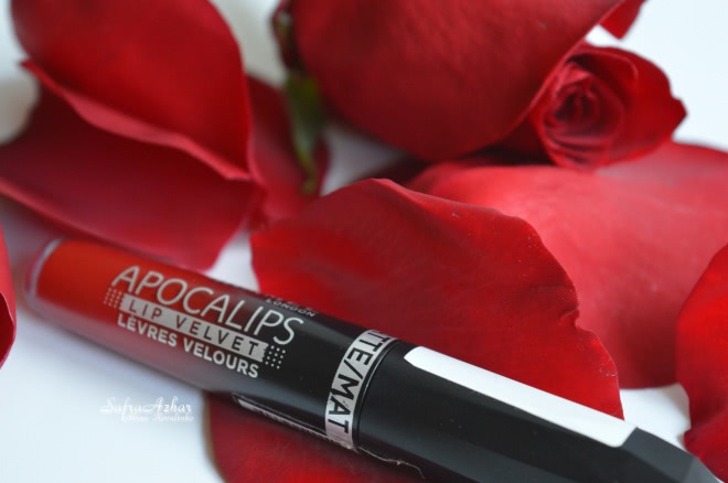 Моя прекрасная красная пылающая лава от Rimmel London Apocalips Matte Lip Velvet #505 Burning lava