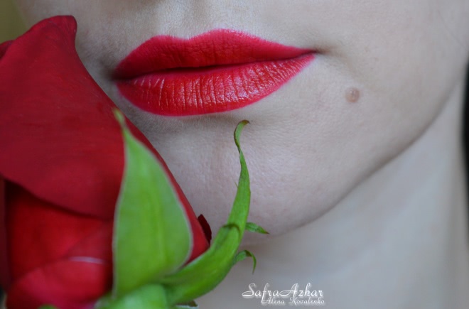 Моя прекрасная красная пылающая лава от Rimmel London Apocalips Matte Lip Velvet #505 Burning lava