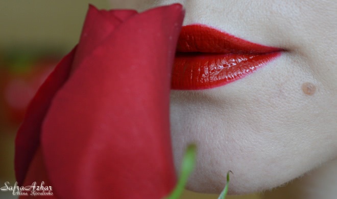 Моя прекрасная красная пылающая лава от Rimmel London Apocalips Matte Lip Velvet #505 Burning lava