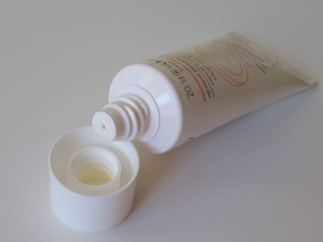 Avene Hydrance Optimale UV Legere Light Hydrating Cream SPF 20