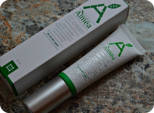 Я покажу вам истинную белоснежность. Almea CC Cream Xcare Многофункциональный крем для коррекции тона в оттенке light