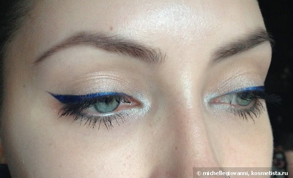 Жидкая подводка Nouba Rainbow Eyeliner №17 и запеченые тени L'arte del bello Glamorous Mono №12 - потянуло на синее
