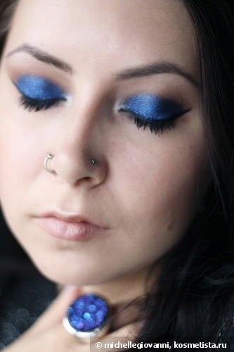 Жидкая подводка Nouba Rainbow Eyeliner №17 и запеченые тени L'arte del bello Glamorous Mono №12 - потянуло на синее