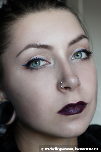 Жидкая подводка Nouba Rainbow Eyeliner №17 и запеченые тени L'arte del bello Glamorous Mono №12 - потянуло на синее