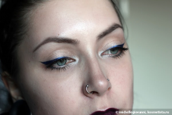 Жидкая подводка Nouba Rainbow Eyeliner №17 и запеченые тени L'arte del bello Glamorous Mono №12 - потянуло на синее
