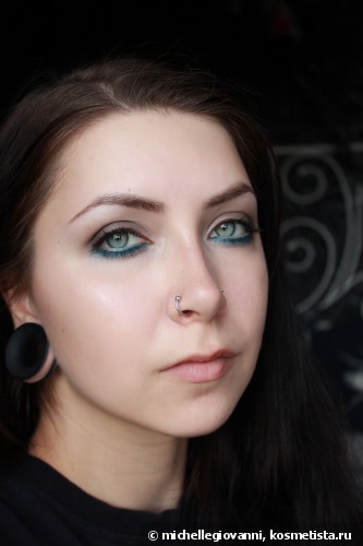 Nyx Slide on pencil в оттенке Tropical Green (sl09) и Nyx Retractable eye liner в оттенке Gypsy Blue (mpe18) - карандаши для глаз