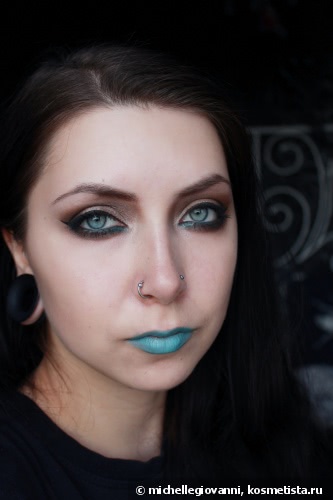 Nyx Slide on pencil в оттенке Tropical Green (sl09) и Nyx Retractable eye liner в оттенке Gypsy Blue (mpe18) - карандаши для глаз