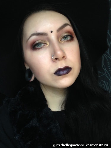 Make Up For Ever Professional Rouge Artist Intense Color Lipstick - стойкая губная помада в оттенке 14 Pearly Dark Violet