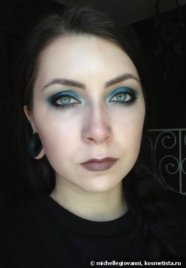 Catrice Absolute Eye Colour Mono 810 Petrolling Stones, Seventeen Silky Shadow Pearl 423 и Limoni Eye-Shadow 26 - трое из ларца
