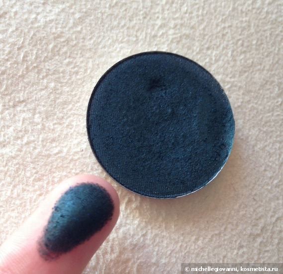 Catrice Absolute Eye Colour Mono 810 Petrolling Stones, Seventeen Silky Shadow Pearl 423 и Limoni Eye-Shadow 26 - трое из ларца