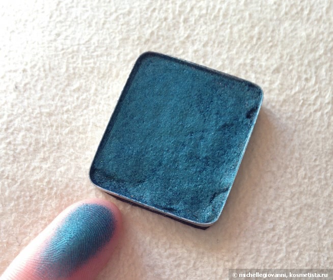 Catrice Absolute Eye Colour Mono 810 Petrolling Stones, Seventeen Silky Shadow Pearl 423 и Limoni Eye-Shadow 26 - трое из ларца