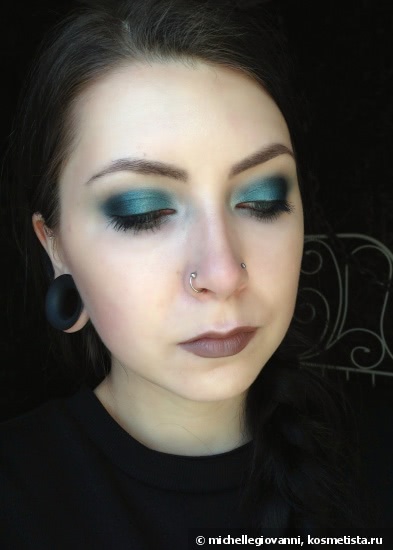 Catrice Absolute Eye Colour Mono 810 Petrolling Stones, Seventeen Silky Shadow Pearl 423 и Limoni Eye-Shadow 26 - трое из ларца