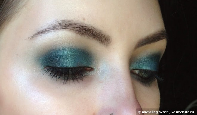 Catrice Absolute Eye Colour Mono 810 Petrolling Stones, Seventeen Silky Shadow Pearl 423 и Limoni Eye-Shadow 26 - трое из ларца
