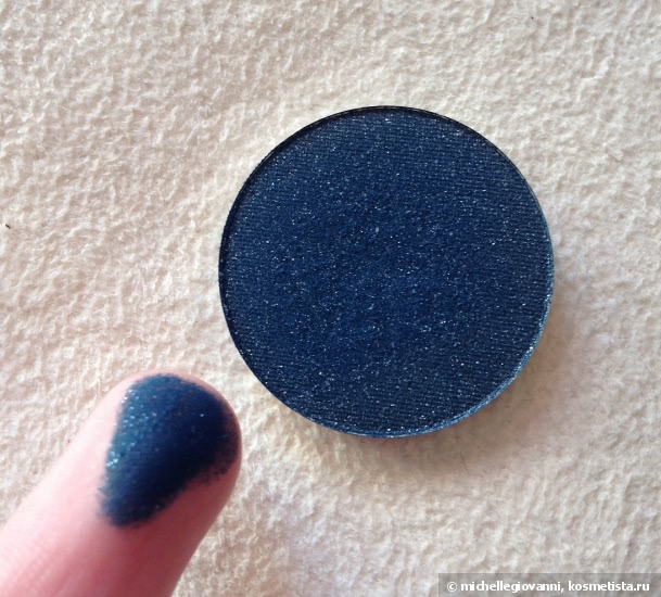 Catrice Absolute Eye Colour Mono 810 Petrolling Stones, Seventeen Silky Shadow Pearl 423 и Limoni Eye-Shadow 26 - трое из ларца