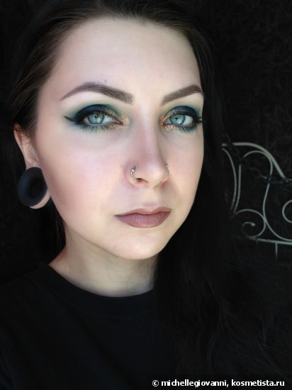 Catrice Absolute Eye Colour Mono 810 Petrolling Stones, Seventeen Silky Shadow Pearl 423 и Limoni Eye-Shadow 26 - трое из ларца