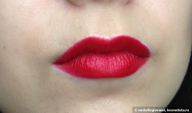 L'Oreal Color Riche Collection Exclusive Pure Reds в оттенке J Lo's Pure Red