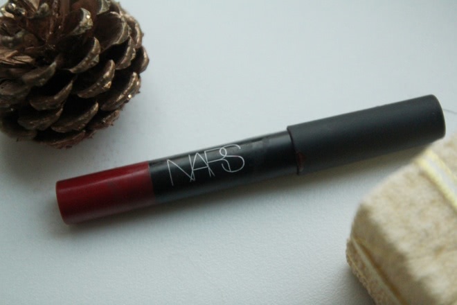 А что для Вас - идеальный красный на Новый год или Nars Velvet Matte Lip Pencil Cruella