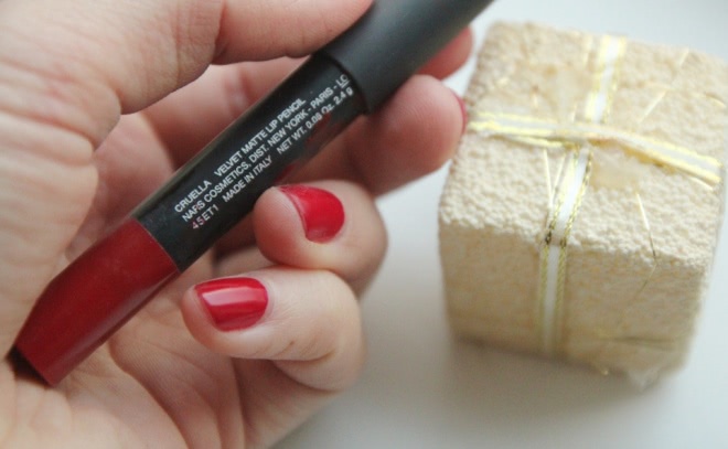 А что для Вас - идеальный красный на Новый год или Nars Velvet Matte Lip Pencil Cruella