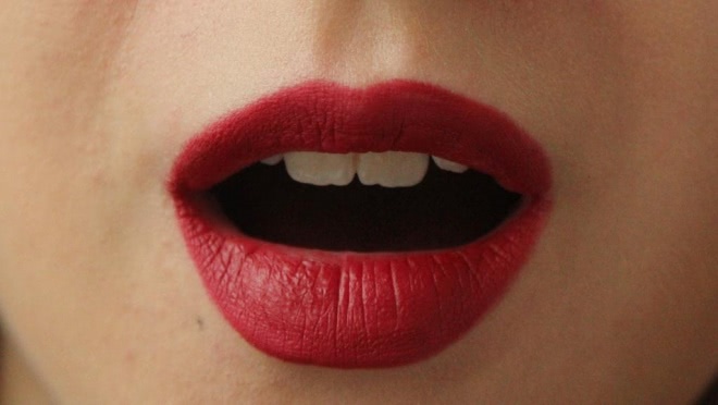 А что для Вас - идеальный красный на Новый год или Nars Velvet Matte Lip Pencil Cruella
