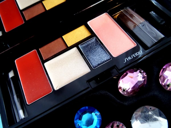 Новогодняя вечеринка в стиле Шисейдо с палеткой Shiseido Sparkling Party Palette