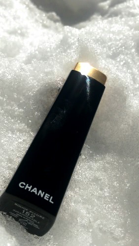 Между небом и землёй с помадой Chanel Rouge Allure luminous intense lip colour #152 Insaisissable