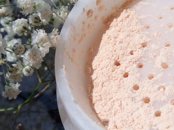 Запретный плод сладок.Рассыпчатая пудра Shiseido Future Solution LX Total Radiance Loose Powder