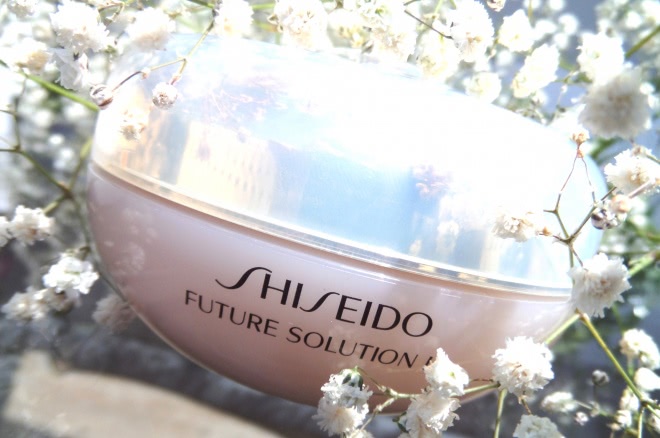 Запретный плод сладок.Рассыпчатая пудра Shiseido Future Solution LX Total Radiance Loose Powder