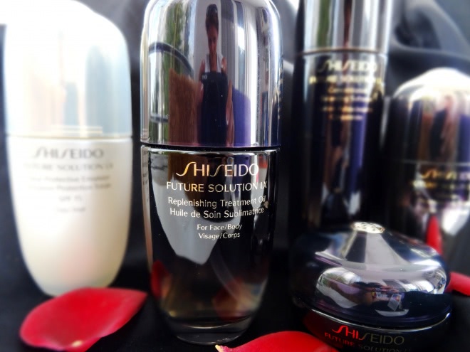 Плохо-это мягко сказано.Новинка по уходу от Shiseido Future Solution LX Replenishing Treatment Oil