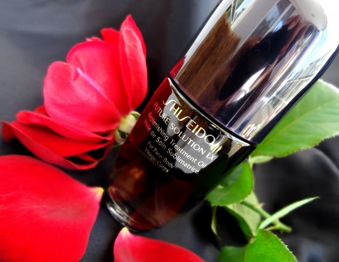 Плохо-это мягко сказано.Новинка по уходу от Shiseido Future Solution LX Replenishing Treatment Oil