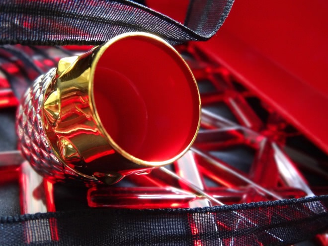 Не такой, как все. Christian Louboutin Silky Satin Lip Colour Rouge Louboutin 001