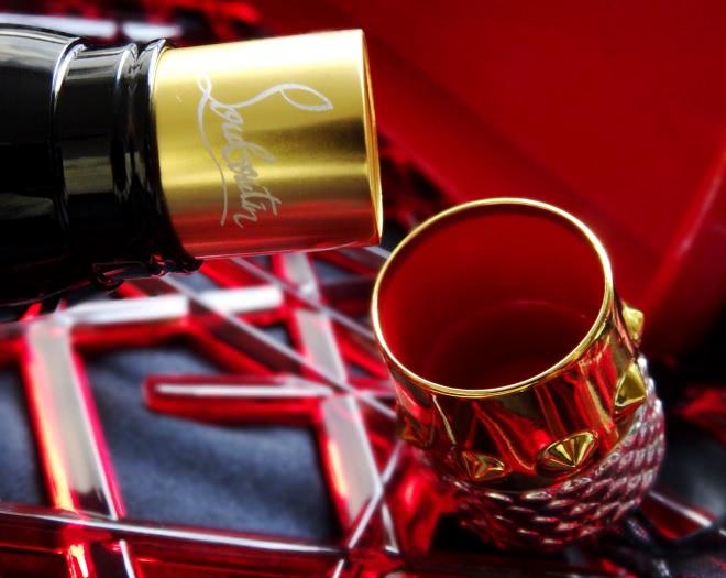 Не такой, как все. Christian Louboutin Silky Satin Lip Colour Rouge Louboutin 001