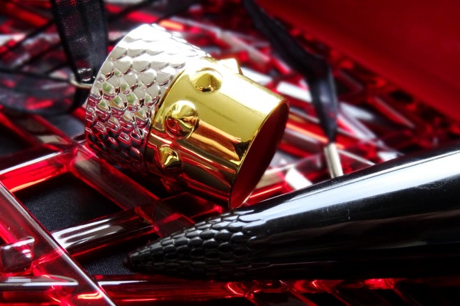 Не такой, как все. Christian Louboutin Silky Satin Lip Colour Rouge Louboutin 001