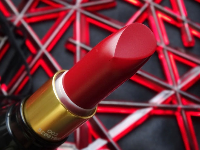 Не такой, как все. Christian Louboutin Silky Satin Lip Colour Rouge Louboutin 001