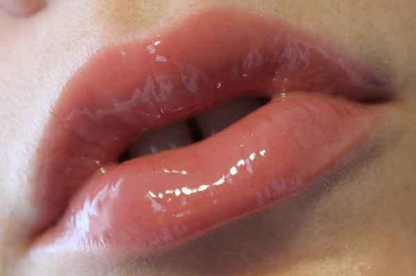 Изменять иногда полезно. Clinique Superbalm Moisturizing Gloss в оттенке № 08 ginger