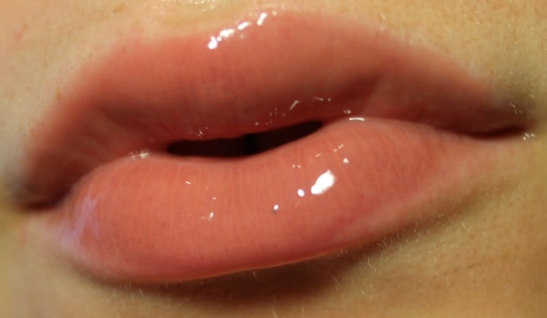 Изменять иногда полезно. Clinique Superbalm Moisturizing Gloss в оттенке № 08 ginger